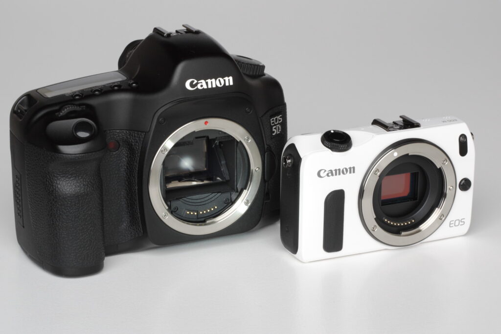 Comparison between Canon cameras DSLR and mirrorless M series camera bodies